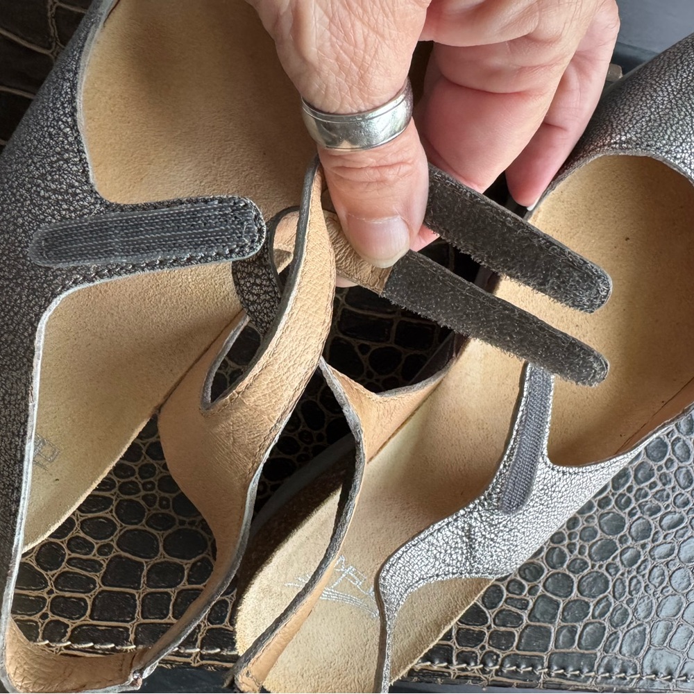 Dansko Pewter Wedge Shoes with Slingback Design size 40/9 EUC - Picture 6 of 8